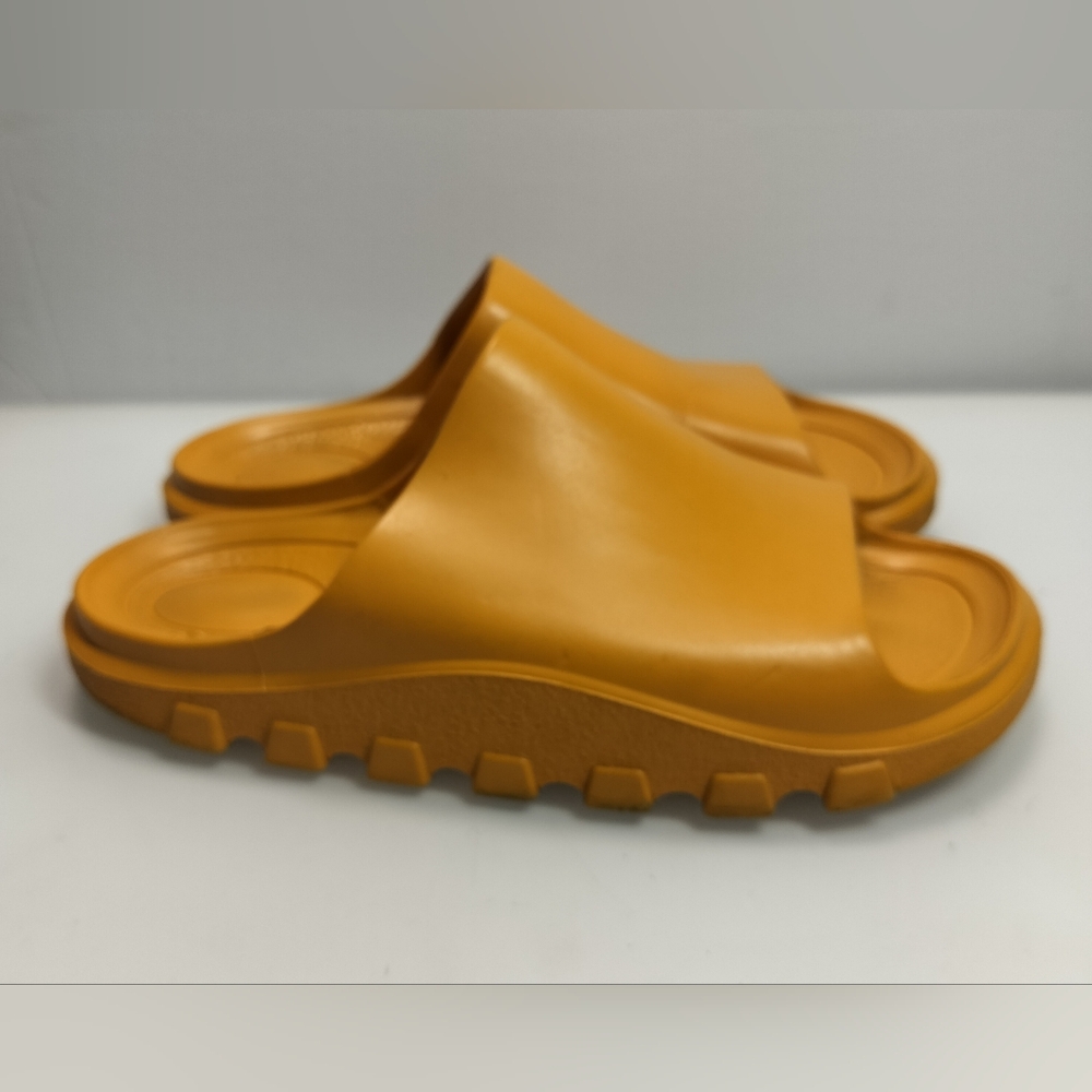 Free People Movement Halftime Slides Yellow Size 39/40 Women’s US 9/10 Sandals